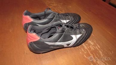 scarpe da calcio o da rugby