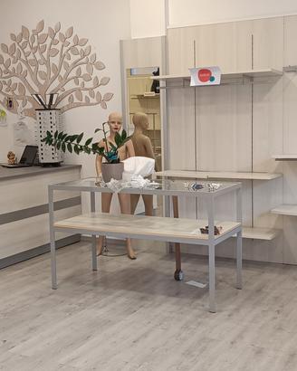 arredamento per locale commerciale 