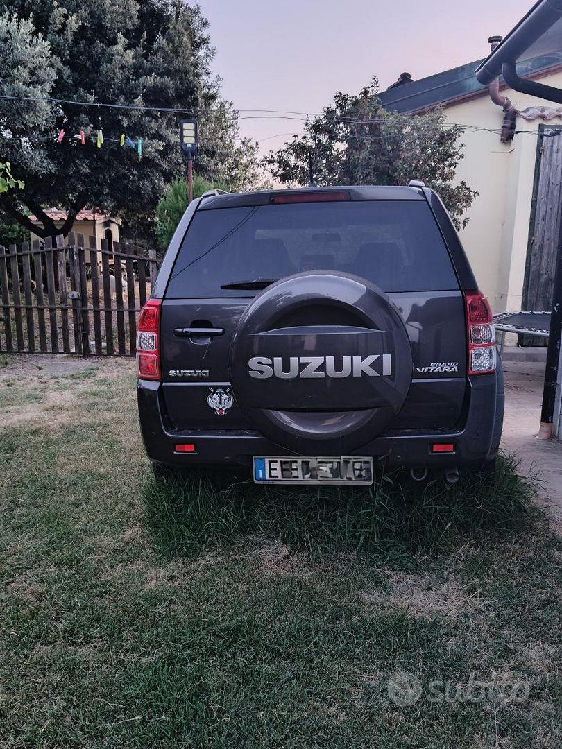 Suzuki Grand Vitara 2012 photo 2