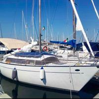 Barca a vela con vele nuove ormeggiata ad Albarell