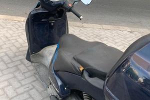 Scooter Scarabeo 125 con circa 27.400 km