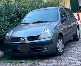 RENAULT Clio - 2003