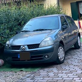 RENAULT Clio - 2003