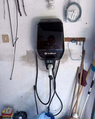 Colonnina ricarica auto elettrica Cabur