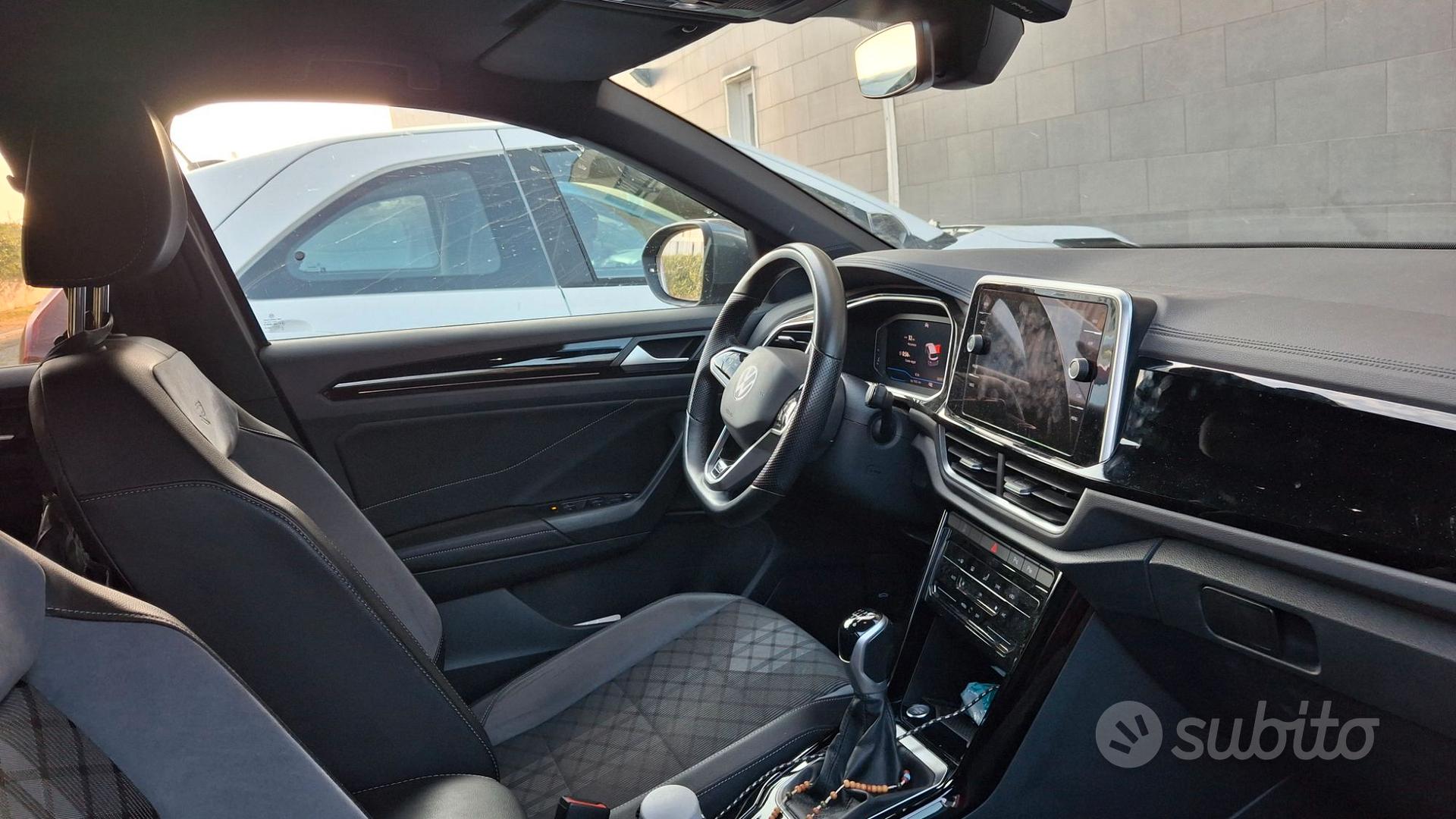 Volkswagen T-Roc 2023 photo 2