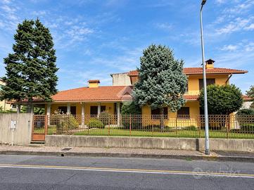VILLA SINGOLA A VAREDO