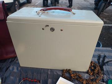 cassetta portadocumenti metallo vintage