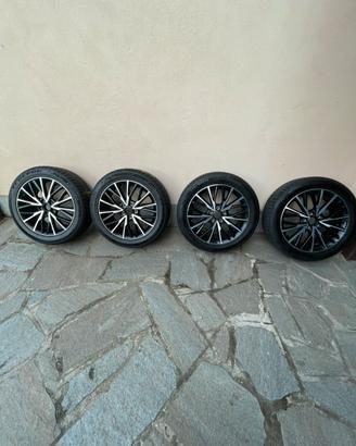 GOMME INVERNALI CON CERCHI TOYOTA CH-R