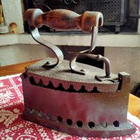 Tre ferri da stiro fine '800, primi '900