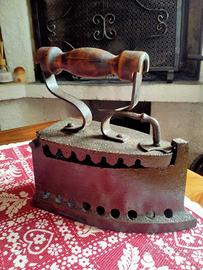 Tre ferri da stiro fine '800, primi '900