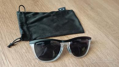 oakley frogskins Hybrid 