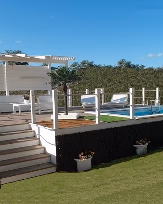 Piscina fuori terra su Area relax elevata