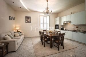 Trilocale primo piano fronte Porto Perfetto uso In