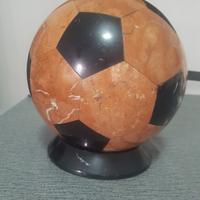 Pallone in marmo Milan con base in marmo