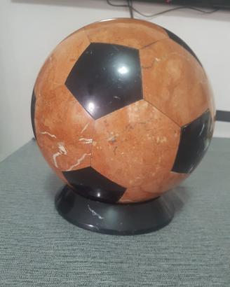 Pallone in marmo Milan con base in marmo