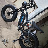 Ebike bicicletta elettrica stile moto