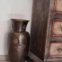 Vaso antico in bronzo fatto a mano