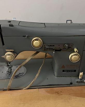 Macchina da cucire Necchi 535