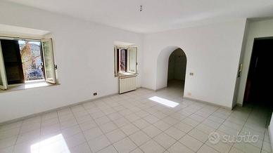 Appartamento di 100 m² con 4 locali a Cave