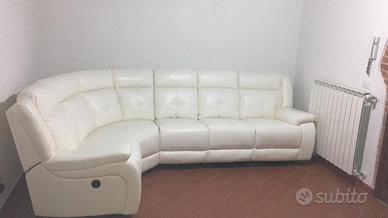 divano sedute relax.  finta pelle  con difetti 