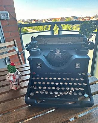 Macchina da scrivere Olivetti M40 da restaurare