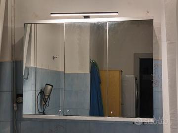 Specchio contenitore con luce led 