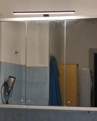 Specchio contenitore con luce led 