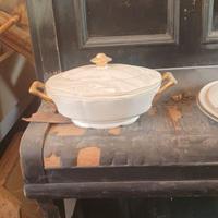 Zuppiera in ceramica con bordo d'oro zecchino