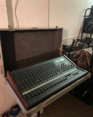 Mixer audio Montarbo MC1620 16 canali, flight case