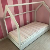 Letto a casetta in legno con materasso