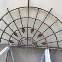 Inferriata sopra porta  (rosta)