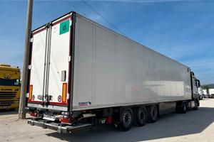Semirimorchio Schmitz frigo con sponda
