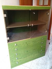 Vetrinetta in legno con ripiani 