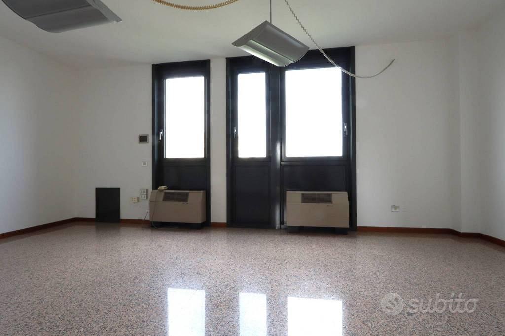 Immobile di 5285 m² con più di 5 locali a Vicenza