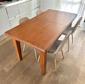 Tavolo in legno massello + 4 sedie imbottite