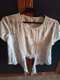 blusa in cotone bianca e blu