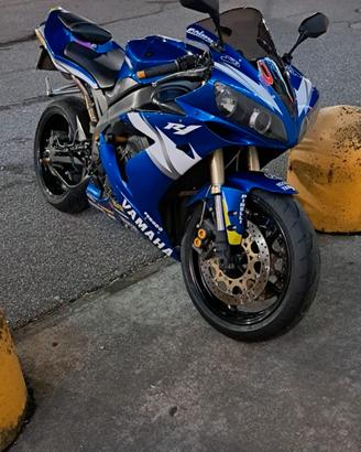 r1 2004