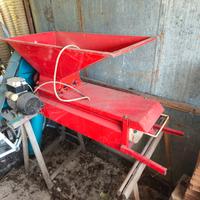 Pigia diraspatrice uva elettrica.