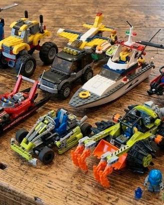 Lotto 12 Set LEGO Completi (Technic, City, ecc.)