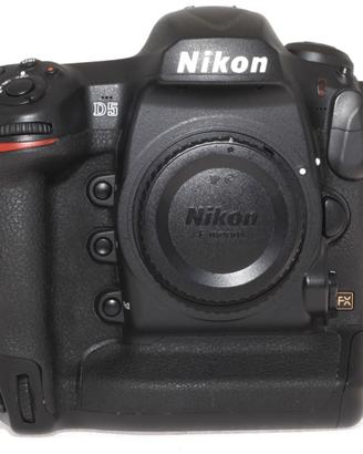 Nikon D5 solo corpo