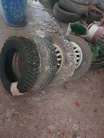 3ruote con cerchione più una nuova mai usata A112
