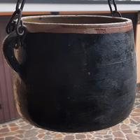 vecchia pentola in terracotta 