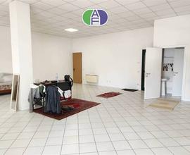 PIANIGA NEGOZIO CON PARCHEGGIO PRIVATO