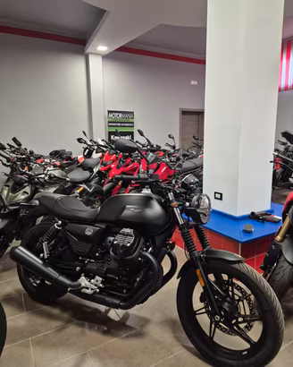 Moto Guzzi V7 IV 850 STONE ANNO 2026 KM 800
