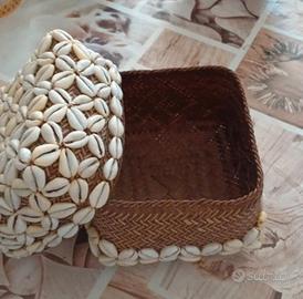 cesta media con coperchio in bambu' e conchiglie d