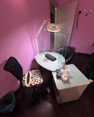 Tavolino per estetica completa di lampada e sedie