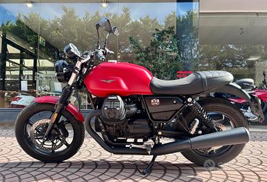 Moto Guzzi V7 IV Stone