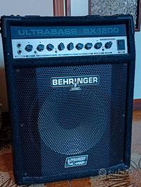 Behringer Ultra bass con pedale