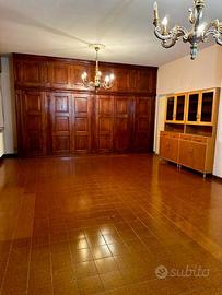 Immobile di 5900 m² con più di 5 locali a Aosta