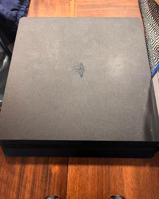 Playstation 4 slim + un controller e giochi